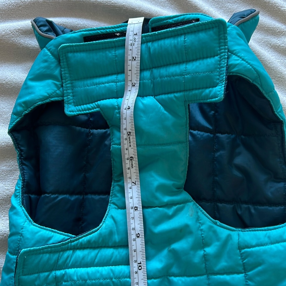 Puffy jacket for medium sized dog. Reflective detail.